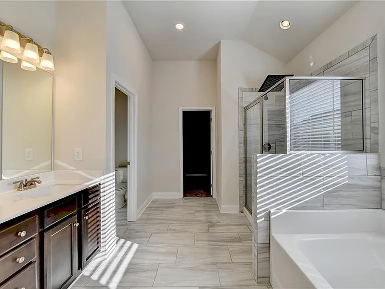 1622 Dover Creek Ln — Photo 40