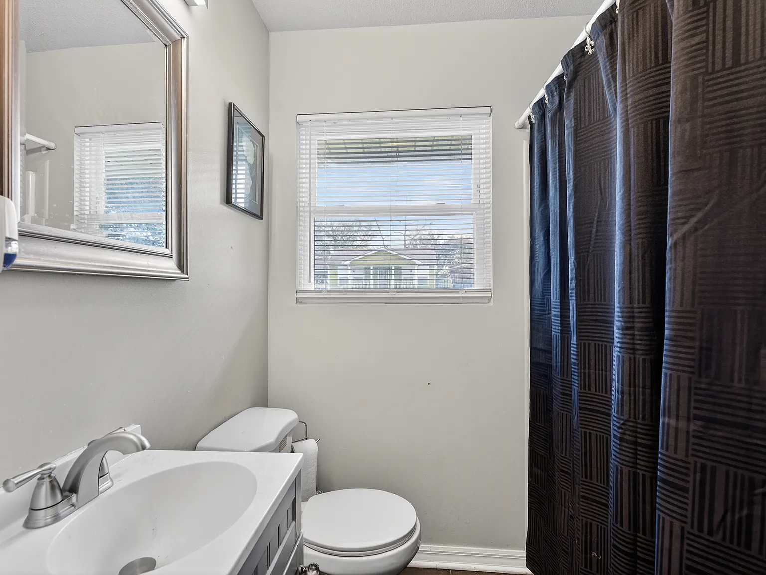 3 bed, 1155 sqft, $1,900 — Photo 3