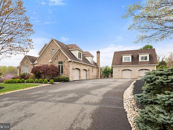 3rd image of 7827 Wellington Dr