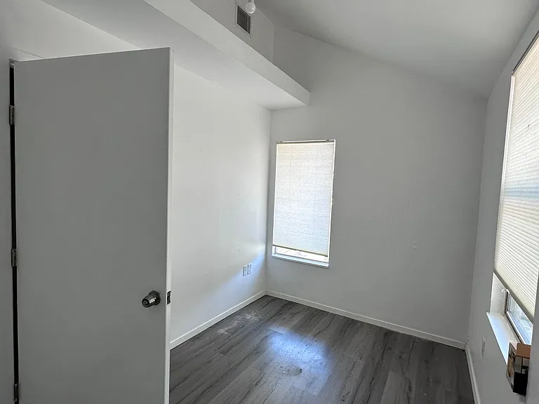 1212 Willow St — Photo 3