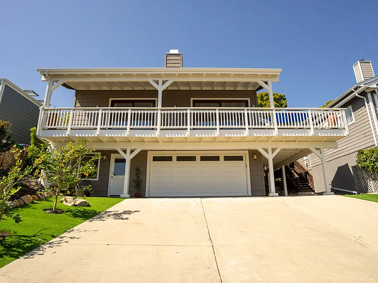 2521 Whitney Ave — Photo 21