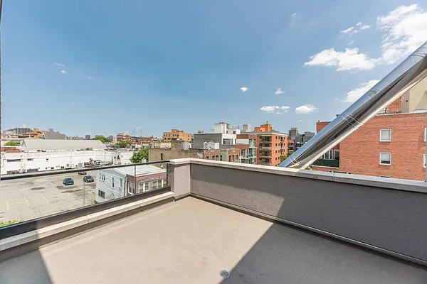 Sold by Modern Spaces | media 3