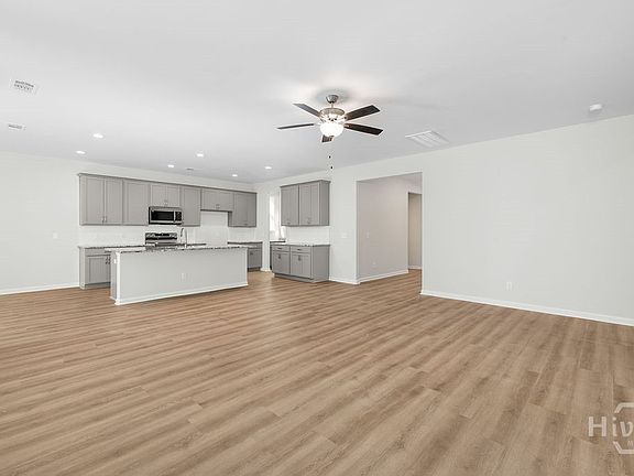 4th image of 123 Alexander Trail