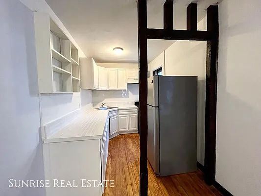 Rented by Sunrise Real Estate | media 14