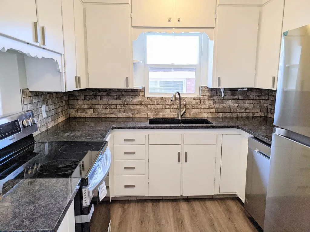2070 Monroe Blvd — Photo 4