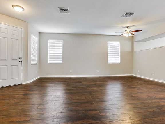 3rd image of 17445 Queensland St