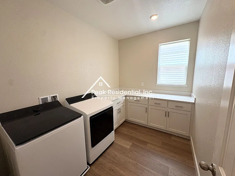 2794 Elderberry St — Photo 11