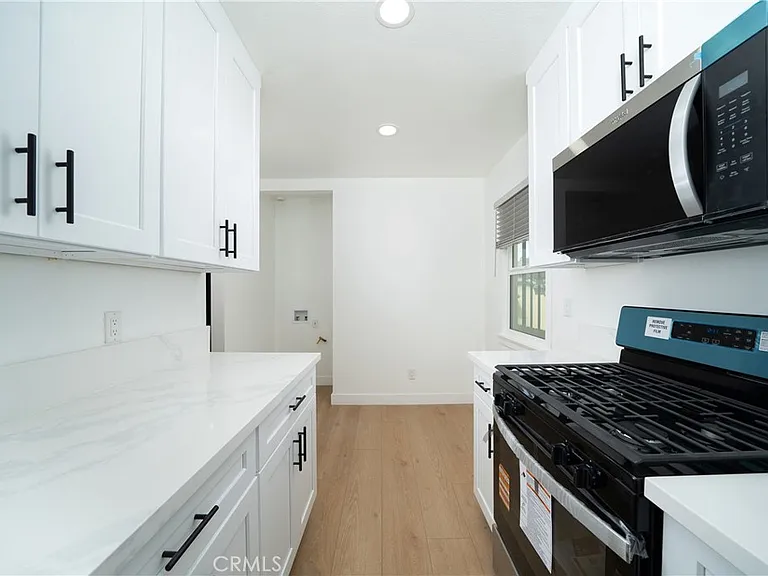 1048 Cedar Ave — Photo 7