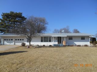 905 N Walnut St, Red Cloud, NE 68970