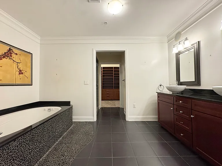 2929A McGee Trafficway #200A — Photo 5