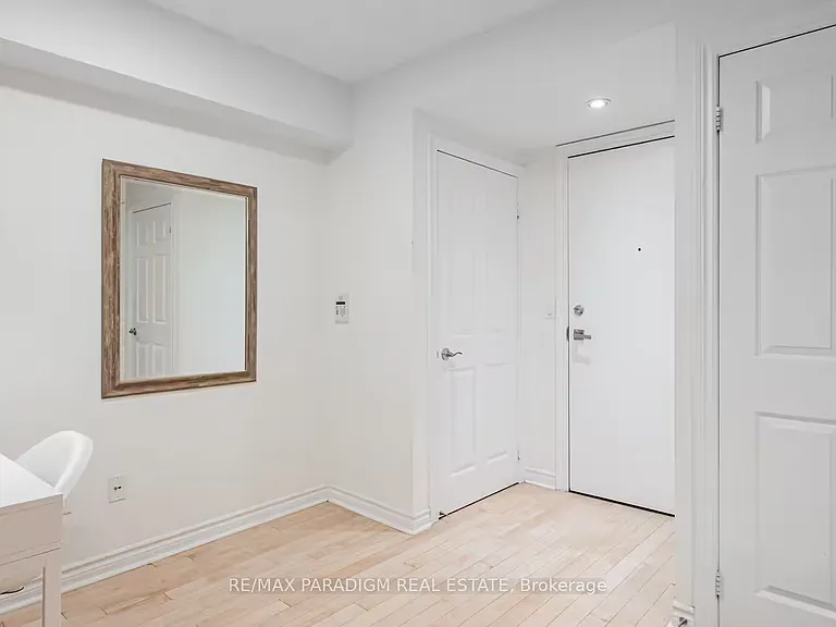 250 Wellington St W #228 — Photo 2