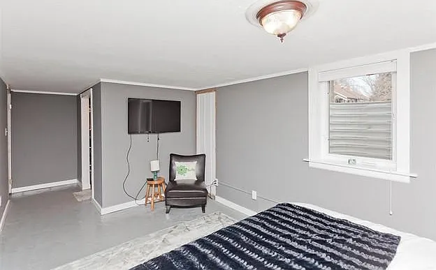 1427 White Ave — Photo 4