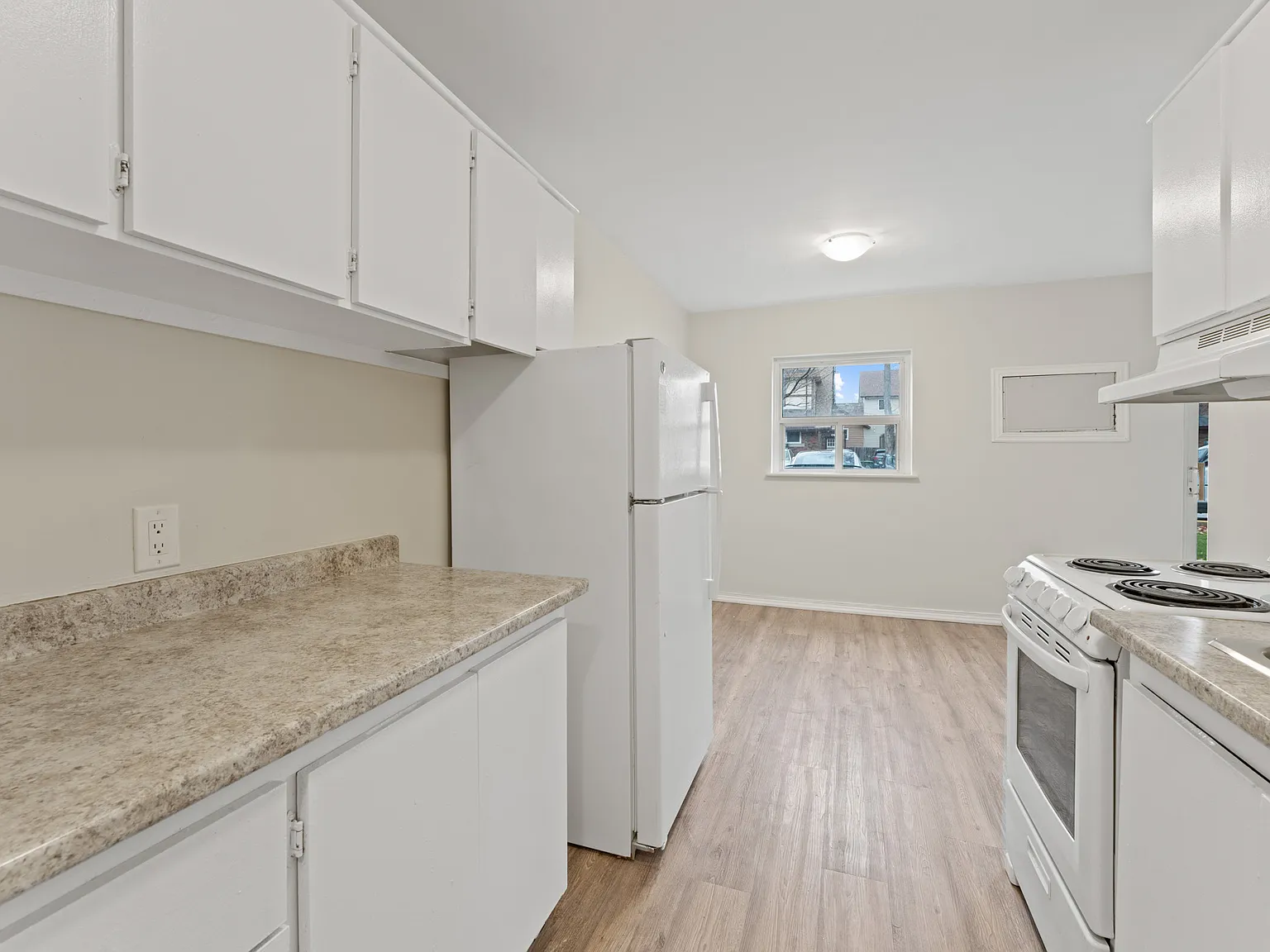 Randal Court Apartments — Photo 1