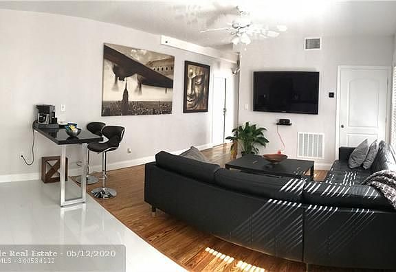 3rd image of 814 SE 2nd Ave #1B