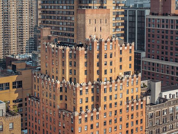 3rd image of 752 W End Ave APT 2K