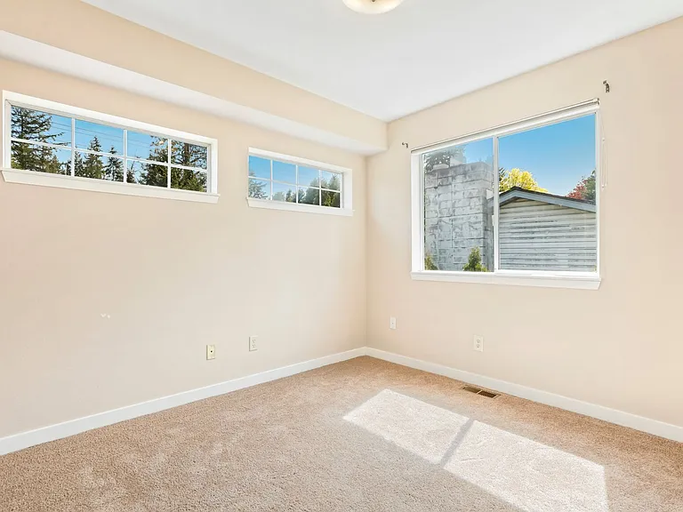 2535 Jones Ave NE — Photo 6