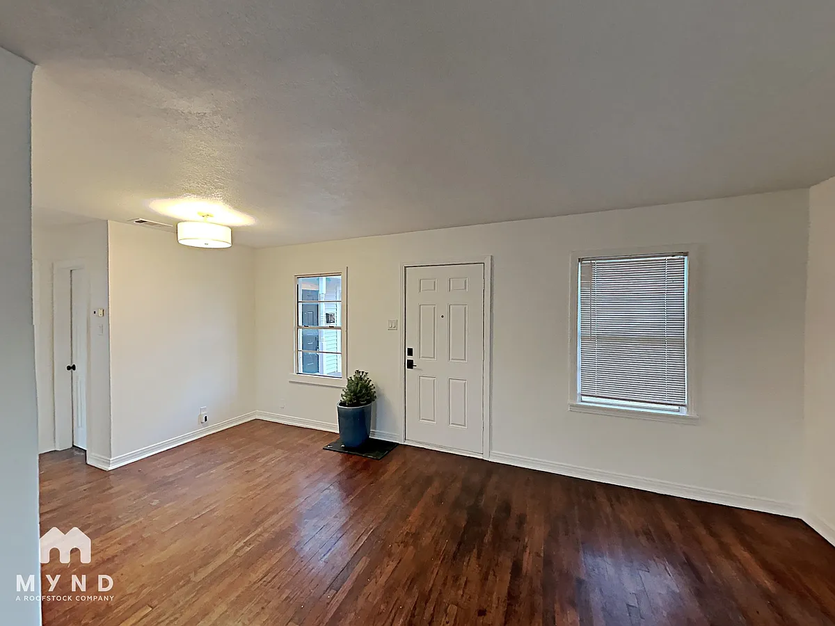 Building Photo - 401 N Montclair Ave