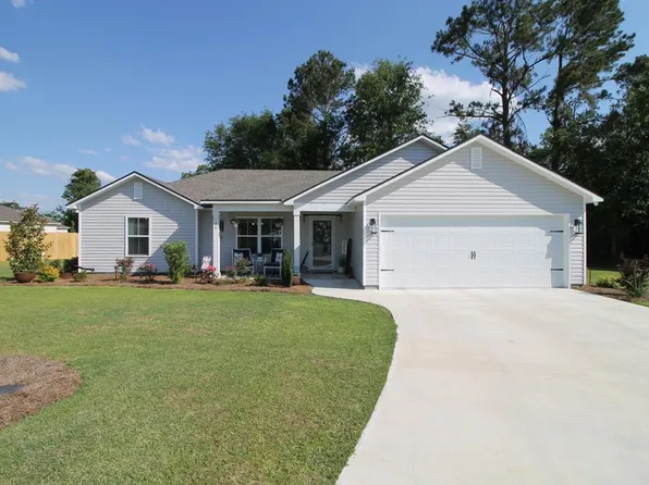 173 Pine St, Ray City, GA 31645