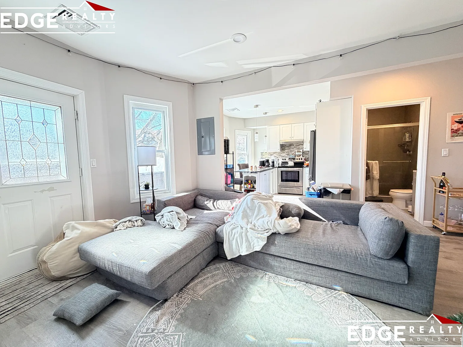 5 bed, 2000 sqft, $6,700 — Photo 2