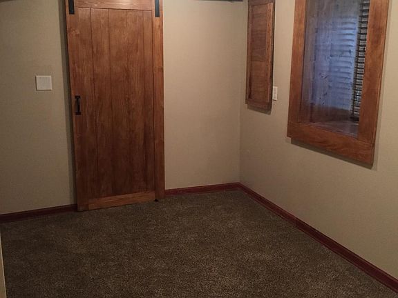 3rd image of 1066 Thomas Ave