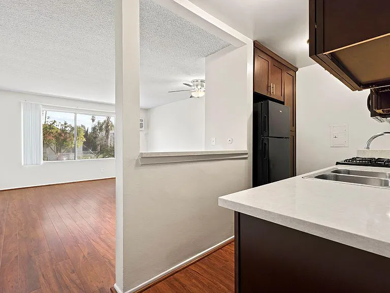 Riverside Villa Apartments — Photo 38