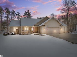 1546 Nightingale Ln, Kingsley, MI 49649