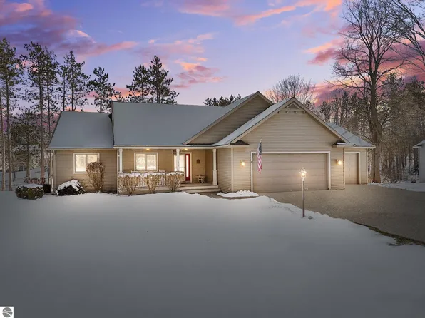 1546 Nightingale Ln, Kingsley, MI 49649