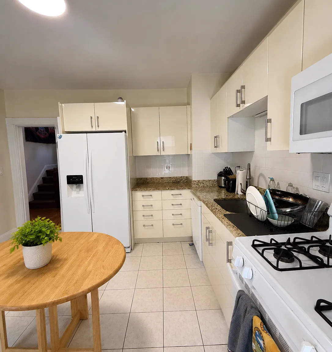 4 bed, 1800 sqft, $1,200 — Photo 3