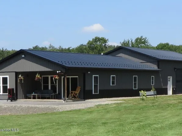 1656 Mount Cobb Rd, Lake Ariel, PA 18436