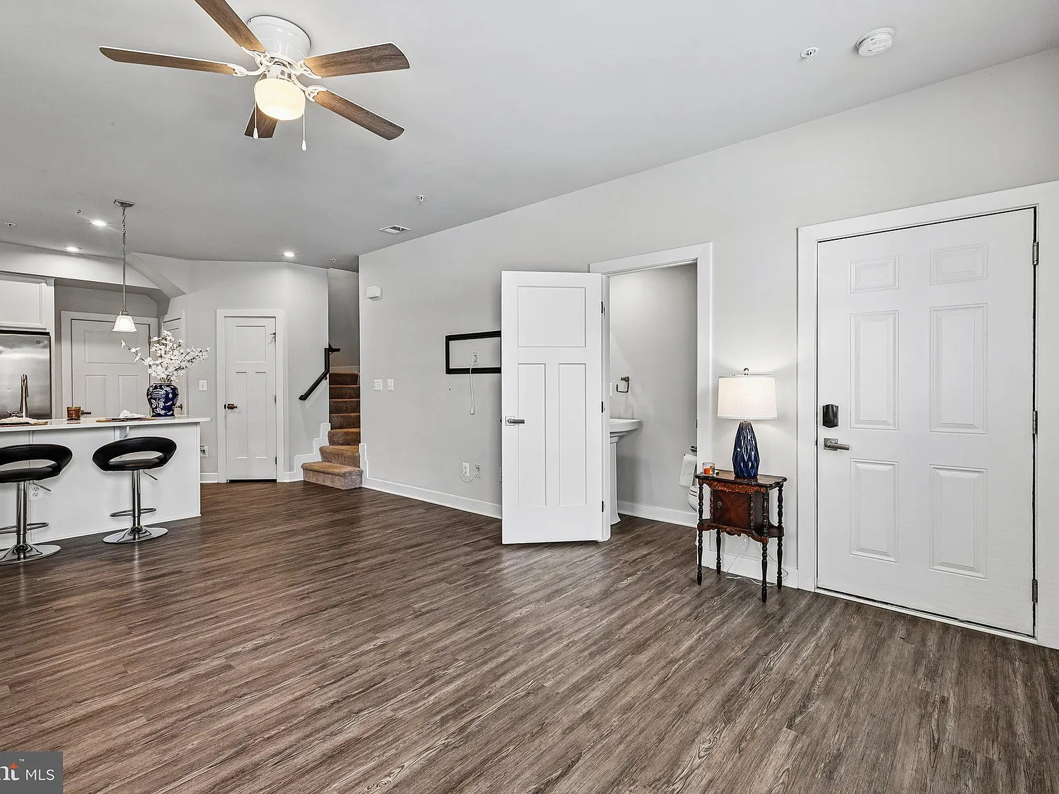 3 bed, 2.5 bath, 1600 sqft, $3,000 — Photo 4