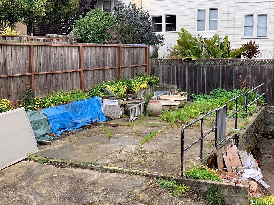 2nd image of 2912 Bush St