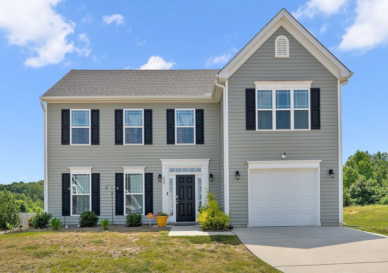 **Spacious 4-Bedroom Home With Large Backyard & Rolling Hills Views — Photo 1