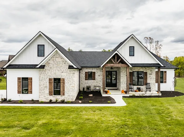 150 Lakeside Dr, Pittsboro, IN 46167