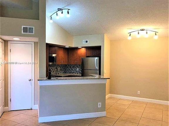 4th image of 12840 Vista Isles Dr APT 627