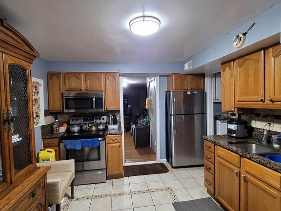 2nd image of 6714 Ingraham St