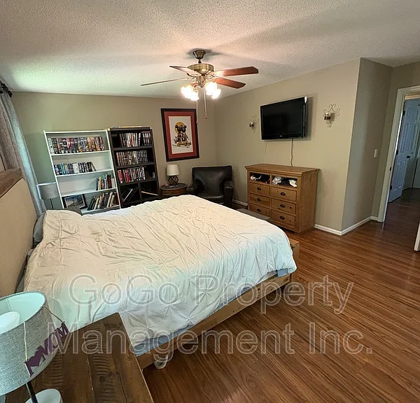 321 N Valley View Dr — Photo 13