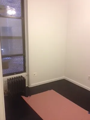 Rented by Realty 2000 Associates Ltd | media 30