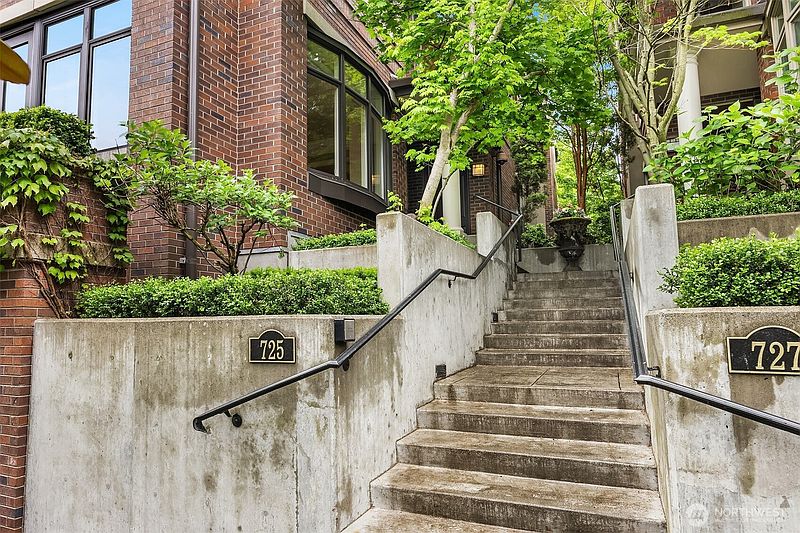3rd image of 725 Harvard Avenue E