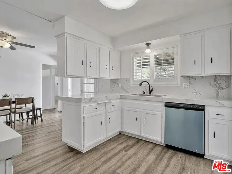28040 Ermine Pl — Photo 17
