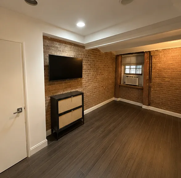 230 E 27th St #G — Photo 5