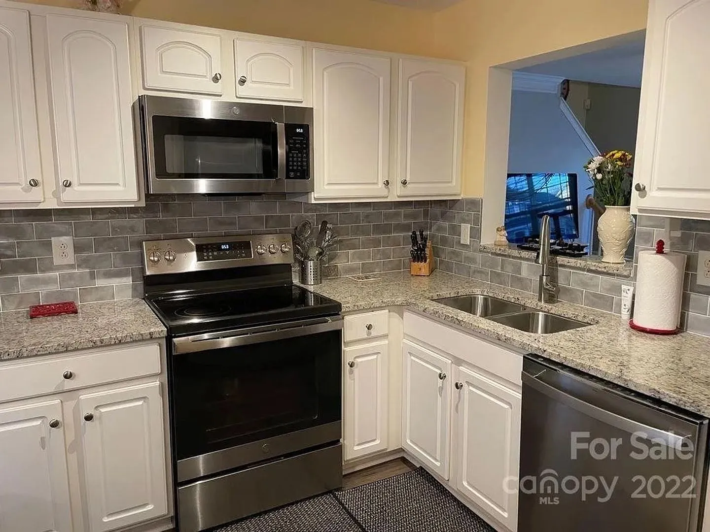 Room in 4 Bedroom Home at Meadowcreek Village Dr — Photo 2
