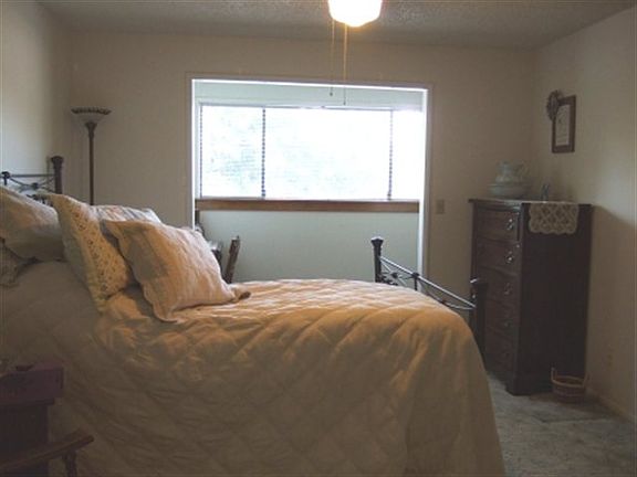 5th image of 4214 W Klamath Ave Unit B10