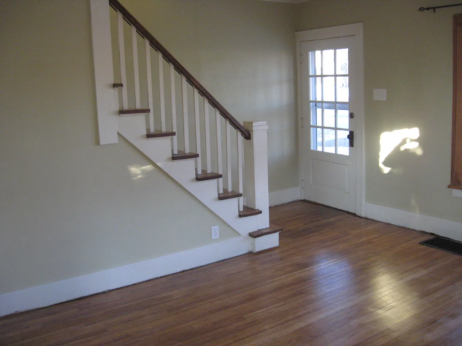 2 bed, 1.5 bath, 1040 sqft, $1,250 — Photo 3