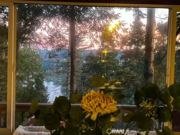 24620 Bernard Dr, Crestline, CA 92325