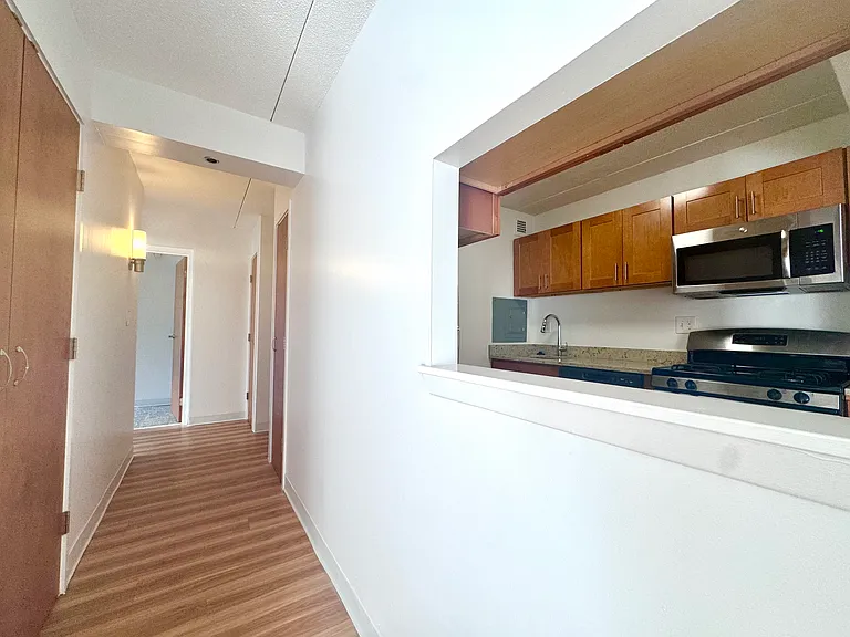 131 Park St #404 — Photo 4