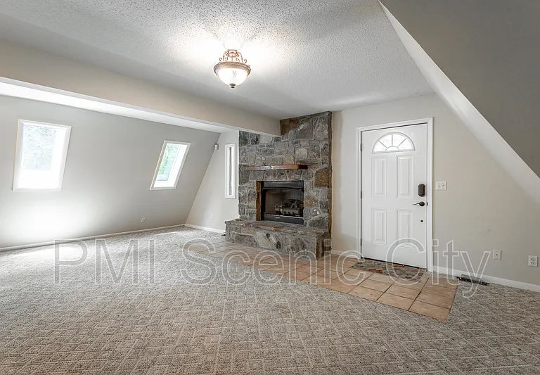1602 Rustic Homes Ln — Photo 2