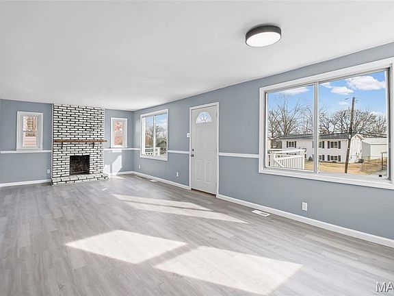 3rd image of 220 Lookout Ave