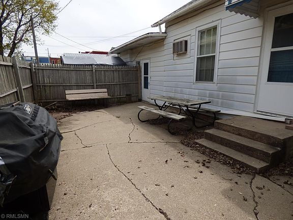 4th image of 139 2nd Ave NE