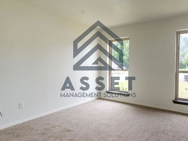 1605 Blessing Ct — Photo 18
