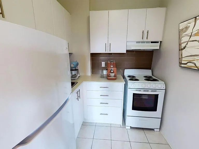 280 Wellesley St E — Photo 2